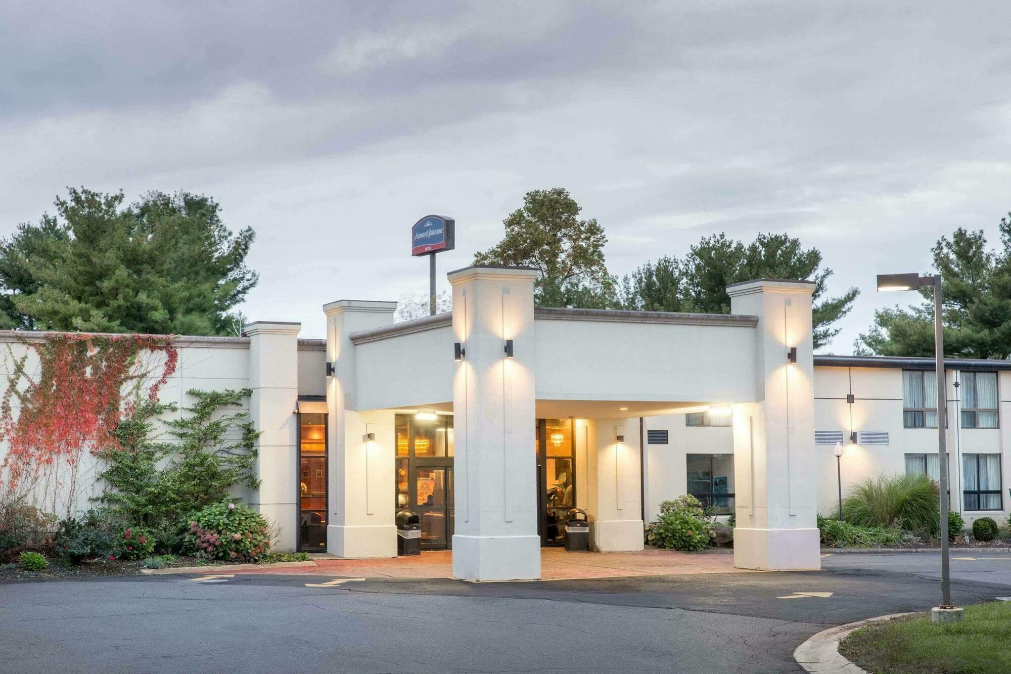 Howard Johnson By Wyndham Bartonsville/Poconos Area Exterior foto